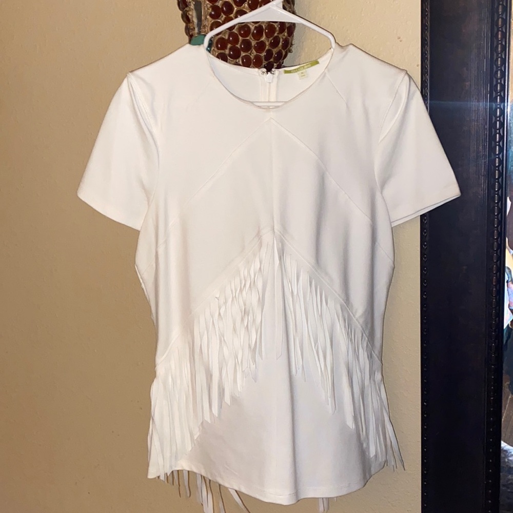 Gianni Bini white fringe top!